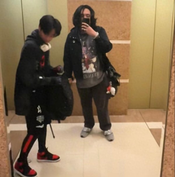 财牛股配 杨威儿子和吴镇宇儿子聚会，15岁杨阳洋好显老，费曼像“社会人”